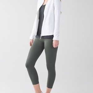 Lululemon turquoise zone in 7/8 leggings!